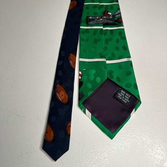 Looney Tunes Football Neck Tie Tasmanian Devil Bugs Bunny Daffy Duck - Picture 4 of 6